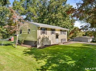 17 Cartridge Trl, Ledyard, CT 06339
