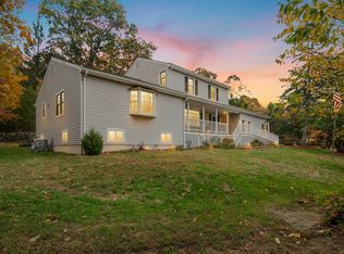 10 Willow St, Oxford, CT 06478