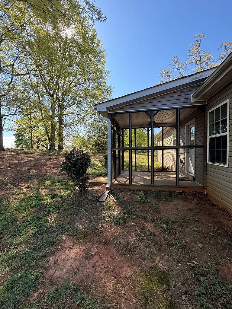 Charming 3-Bedroom Home in Lula, Georgia — Photo 3