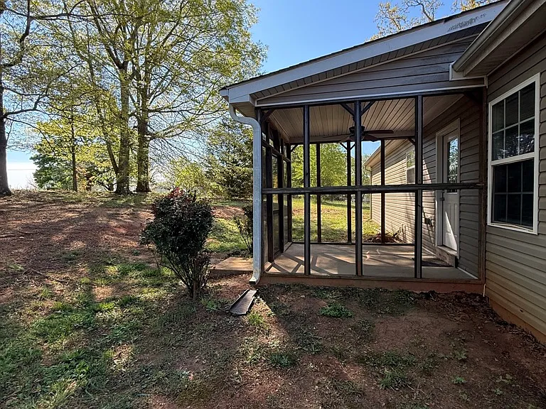 6214 Helen St — Photo 3