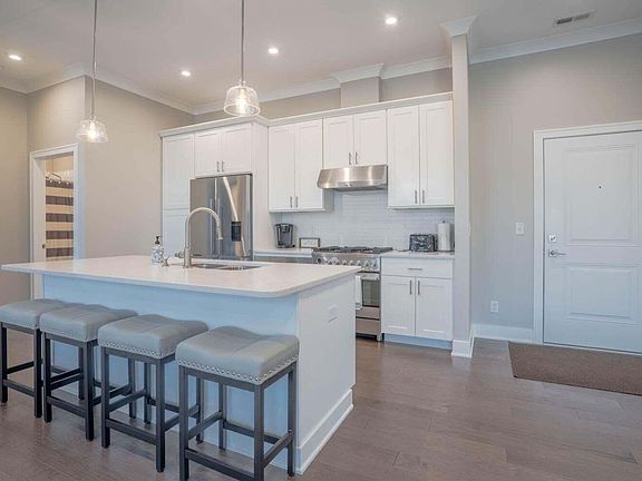 5th image of 204 Campbell St #300