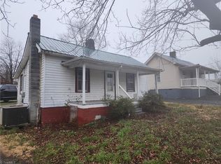 1311 Grove Ln, Mount Airy, NC 27030