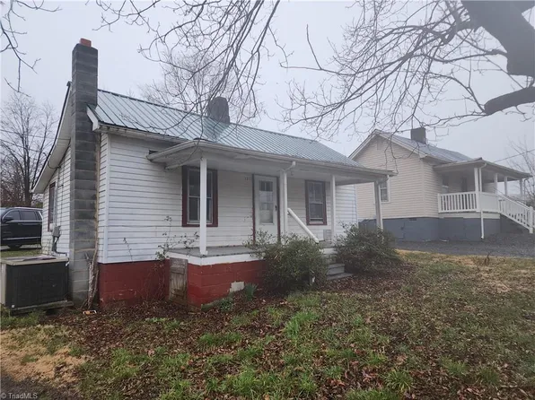 1311 Grove Ln, Mount Airy, NC 27030