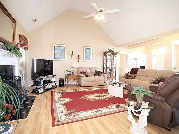 4th image of 435 Waterfront Dr