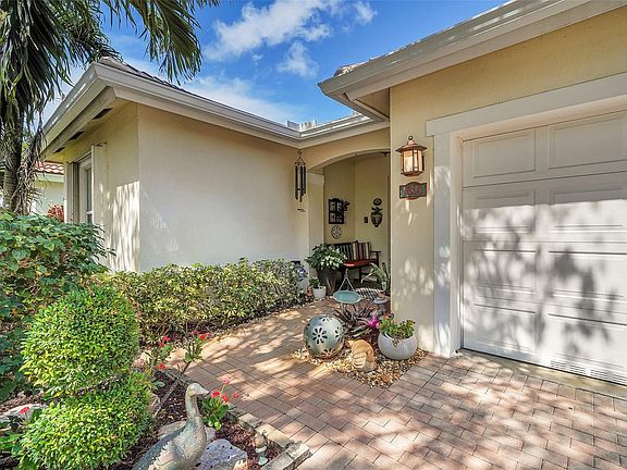 2nd image of 4834 SW 34th Terrace