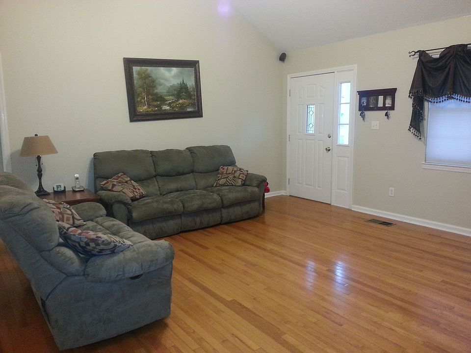 2nd image of 121 Maria Ct