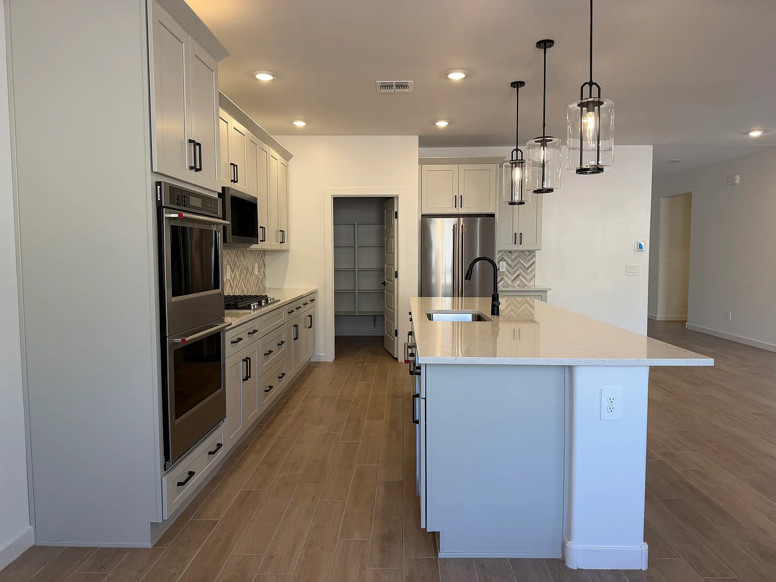 5 bed, 2776 sqft, $3,500 — Photo 4