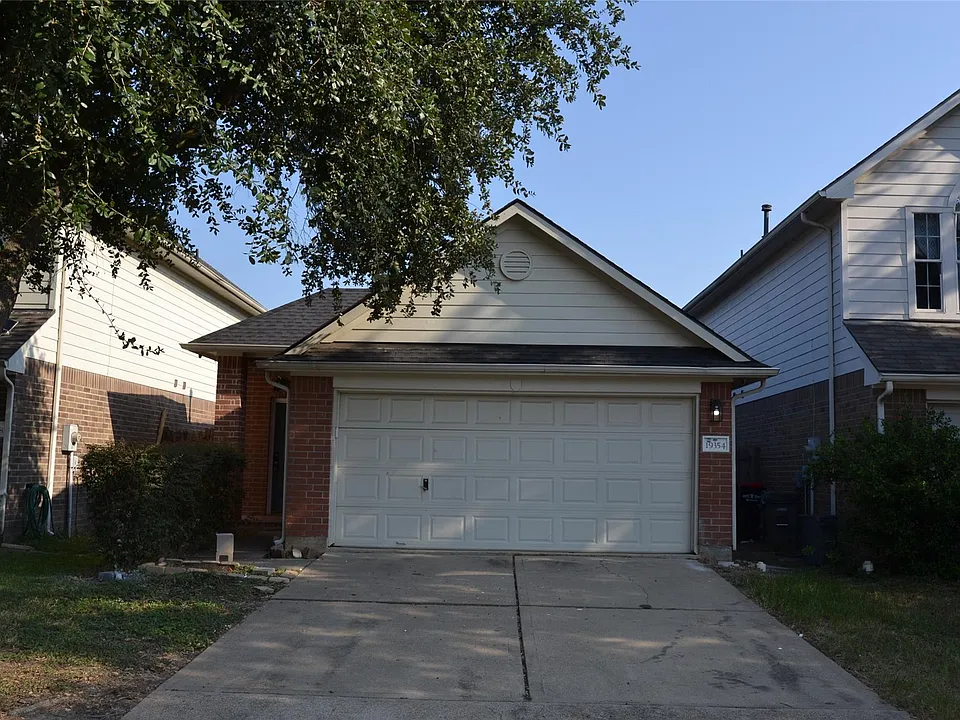 19354 Caledonia Dr