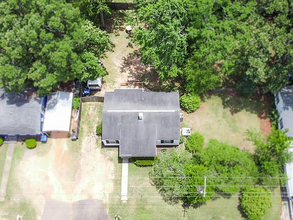 2nd image of 422 Palm Dr SE