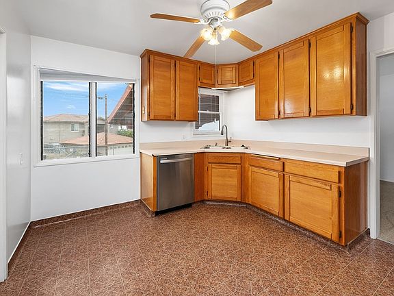 4th image of 2340 Balboa Vista Dr #2340