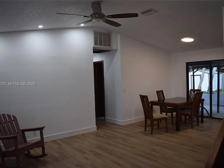 17113 Russell Ave — Photo 4