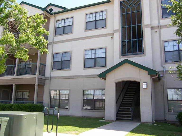 Arlington Park Villas — Photo 3