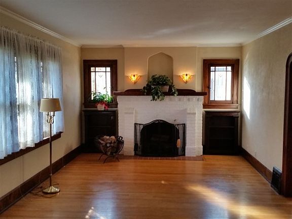 3rd image of 307 Hollister Ave