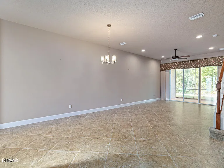 829 Pinewood Dr — Photo 5