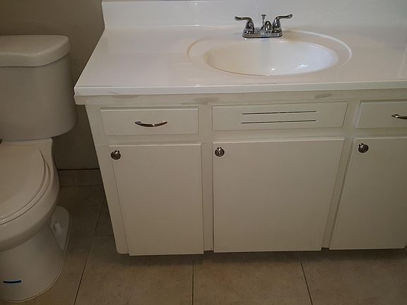 4th image of 1122 E Maryland Ave #14