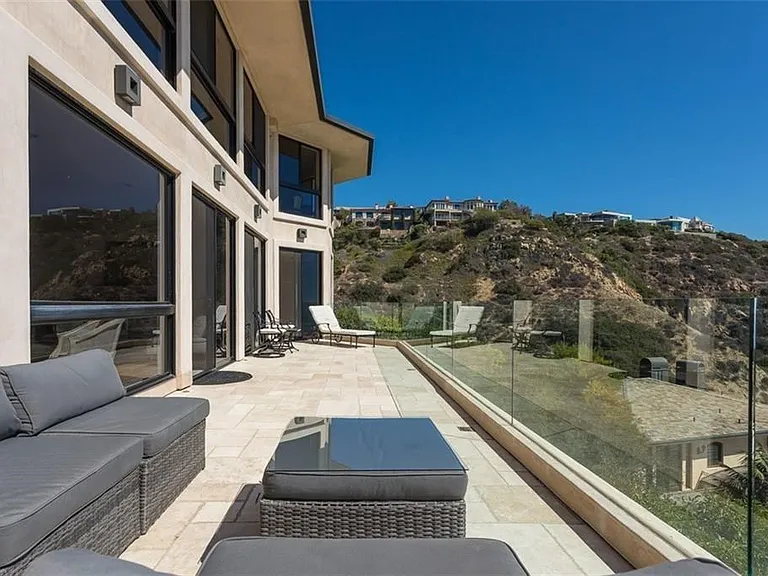 1326 Skyline Dr — Photo 14