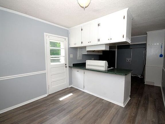 3rd image of 204 S Spence Ave