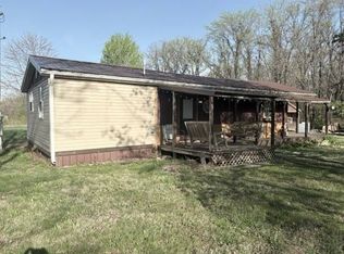 1075 County Road 555 E, Wayne City, IL