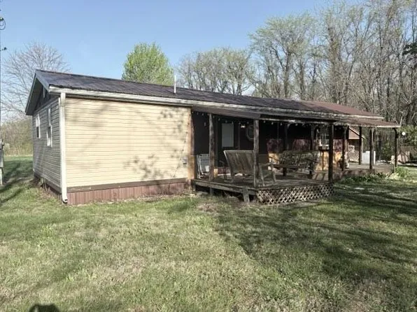 1075 County Road 555 E, Wayne City, IL 62895