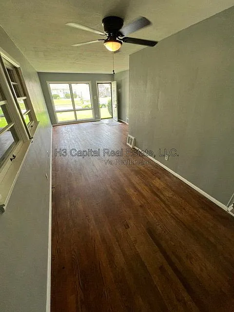 3 bed, 1.0 bath, $1,595 — Photo 2