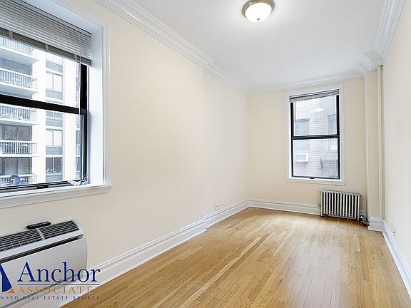 4th image of 137 W 67th St APT 4W