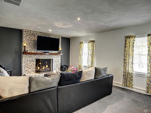 3rd image of 3732 Briar Pl