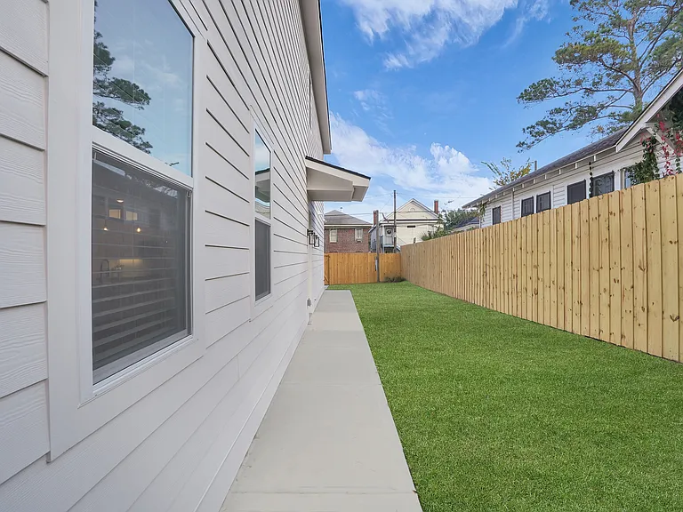 1230 E Anderson St — Photo 31