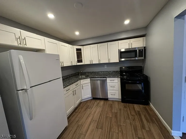 332 College Dr — Photo 1