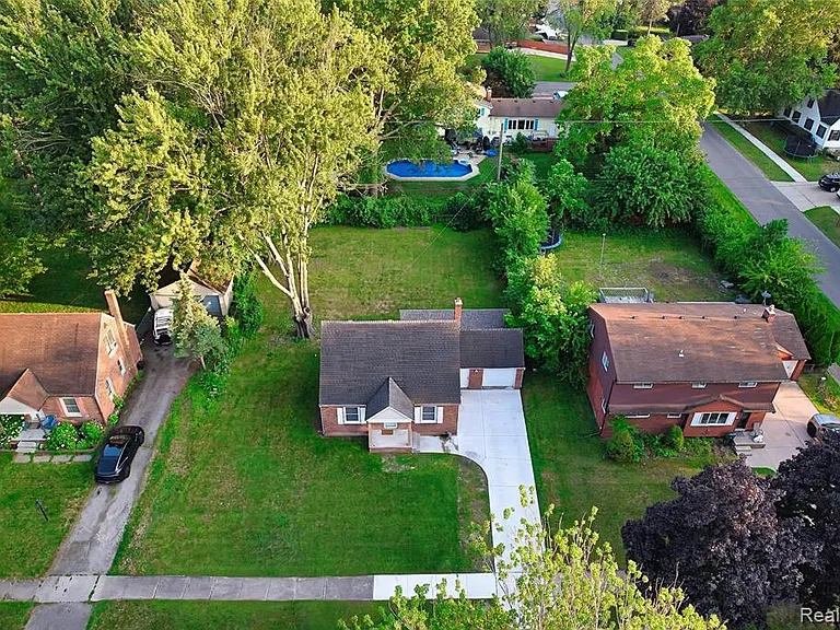 31979 Kathryn St — Photo 11