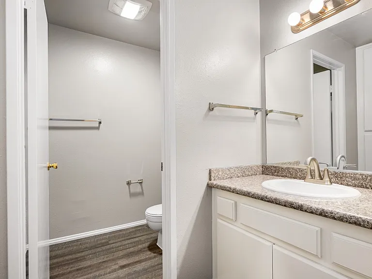 Las Flores Gardens Apartments — Photo 10