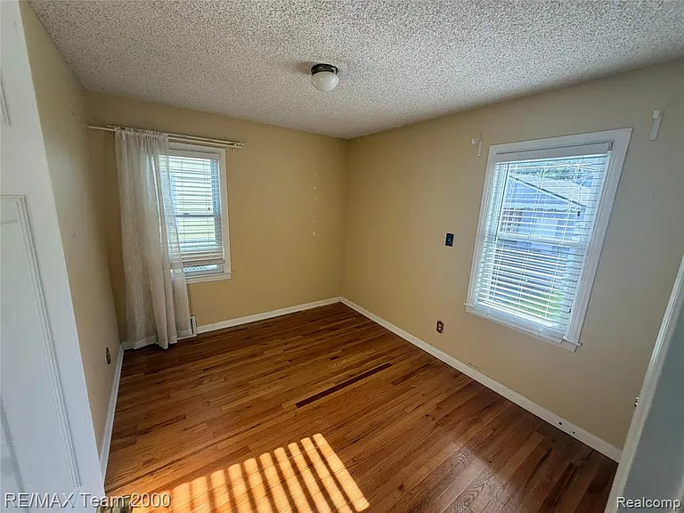3418 Harding St — Photo 1