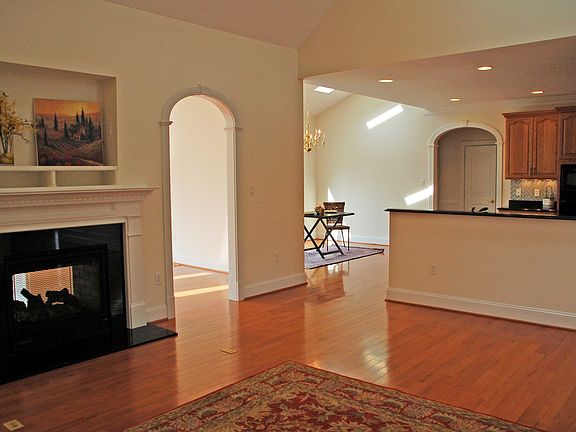 2nd image of 3733 Heverley Dr