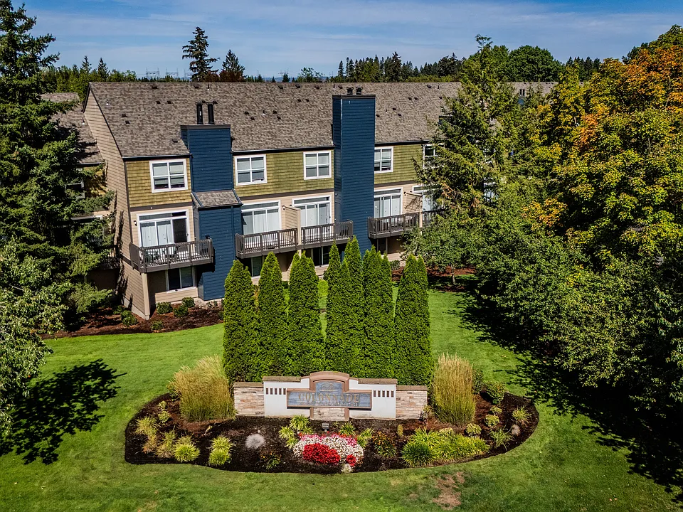 The Colonnade Luxury Townhome Apartments