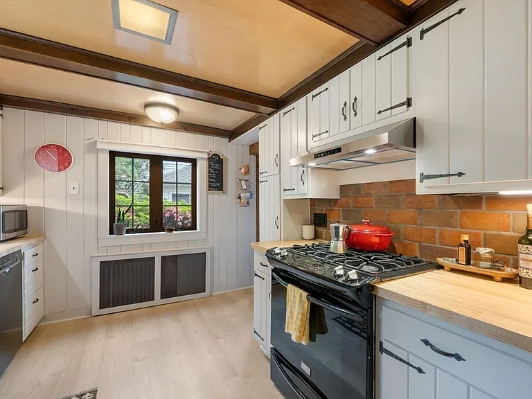 31 Braeburn Rd — Photo 18