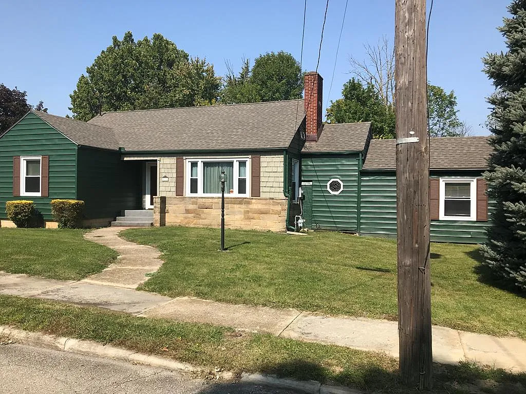 328 Marion Ave photo 1