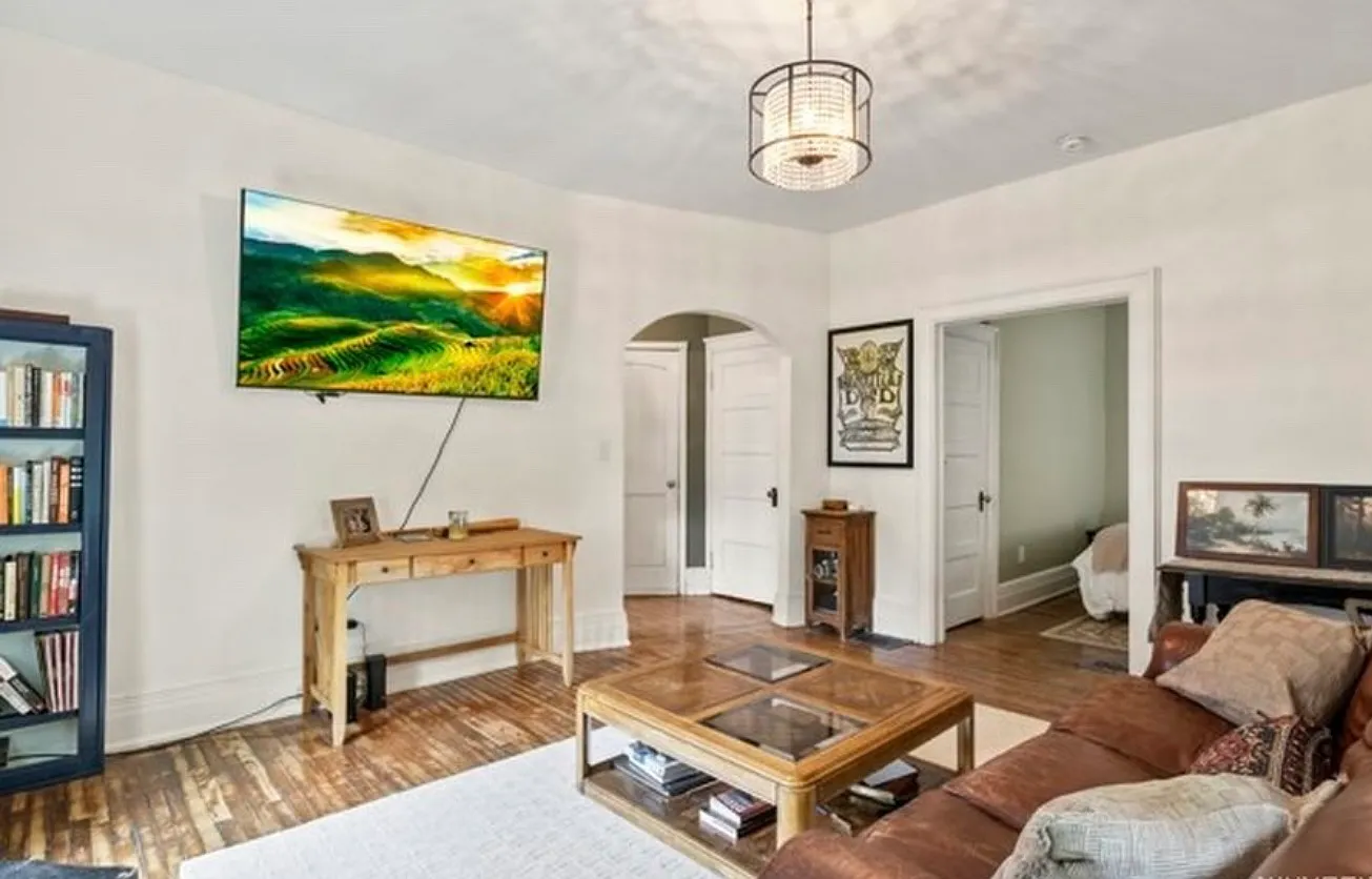 1 bed, 708 sqft, $1,300 — Photo 2