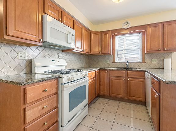 3rd image of 2914 N 74th Ave #2