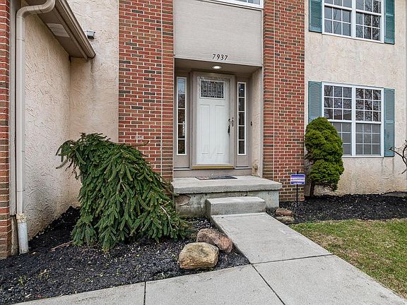 3rd image of 7937 Headwater Dr