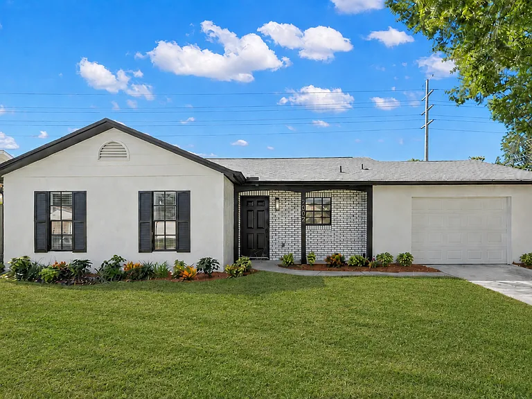 7902 Royal Hart Dr — Photo 1