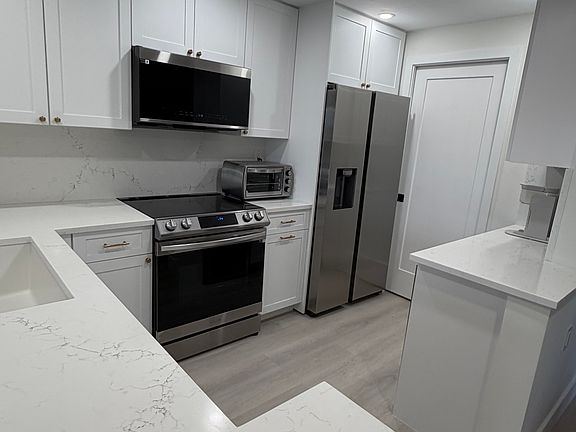 4th image of 601 Seaview Ct APT C201
