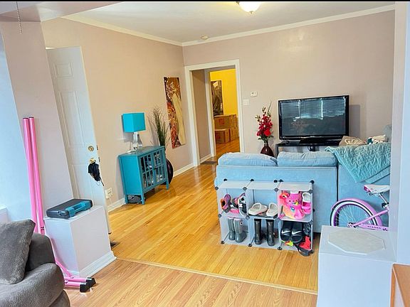 2nd image of 4220 N Francisco Ave #1