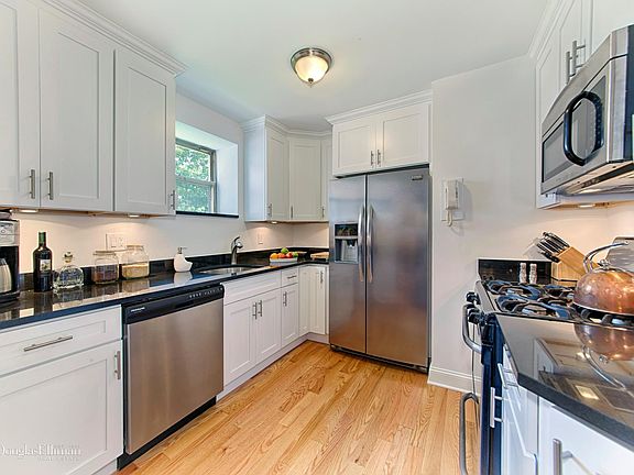 2nd image of 5700 Arlington Ave APT 1F