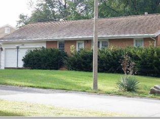 1395 E Duchesne Dr, Florissant, MO 63031