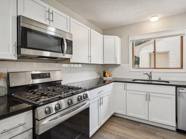 10682 Hummingbird St NW, Coon Rapids, MN 55433