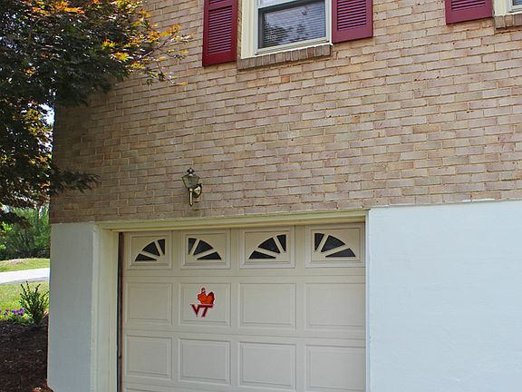 3rd image of 5 Crescent Dr