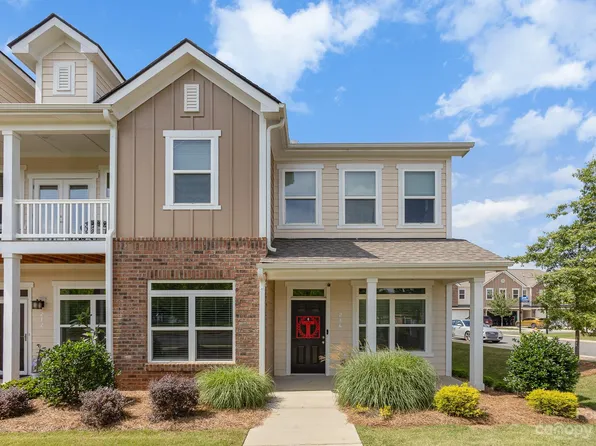 214 Overstone Ct, Fort Mill, SC 29715