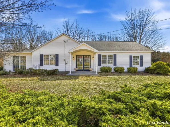 4612 Thirteen Mile Rd NE, Rockford, MI 49341