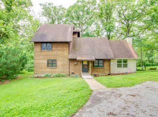 32797 E Dutch Ln, Brighton, IL 62012