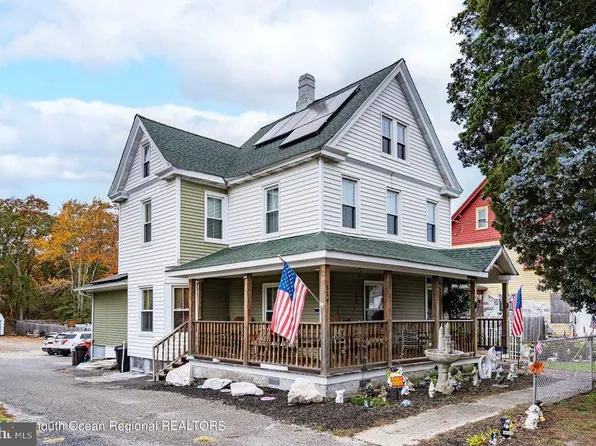 824 N Main St, Lanoka Harbor, NJ 08734