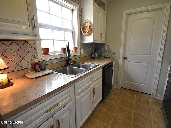 5th image of 117 Azalea Ave